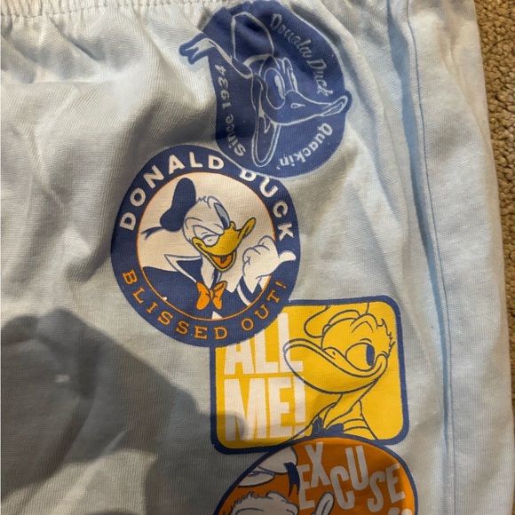Disney Donald Duck Shorts - Picture 2 of 4
